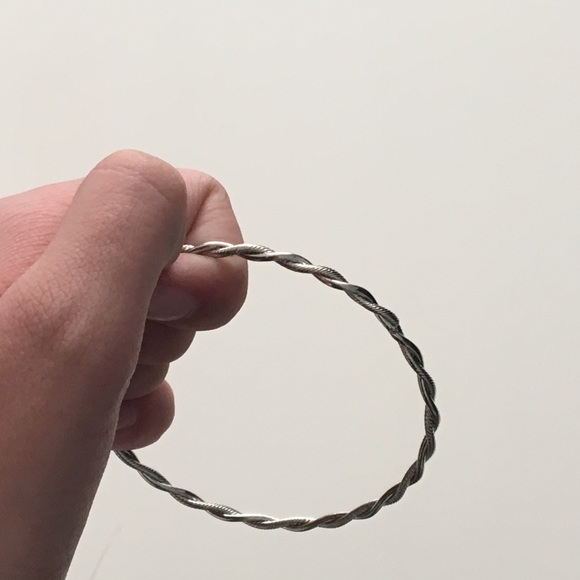 Gold twist bracelet - Picture 2 of 2